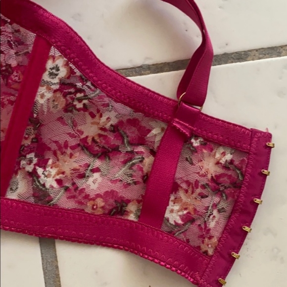 ♠️SOLD♠️Body Frosting's Pink Floral Bra 40C - Picture 3 of 7